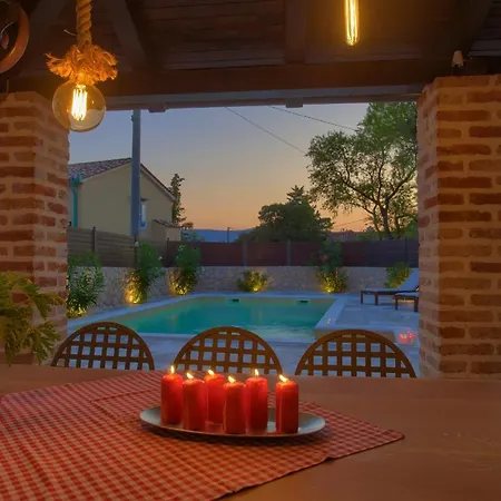 House Ursa With Heated Pool *