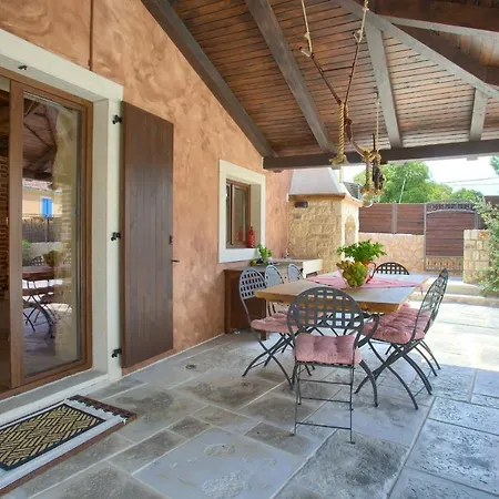 Landsted House Ursa With Heated Pool *