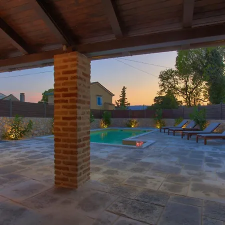 Landsted House Ursa With Heated Pool *