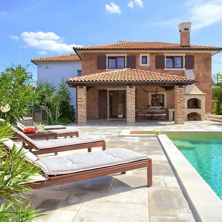 House Ursa With Heated Pool * Pinezići