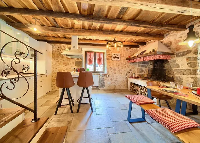 Casă la țară House Ursa