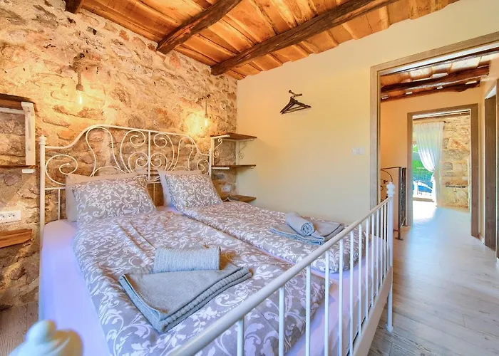 Casă la țară House Ursa Pinezići