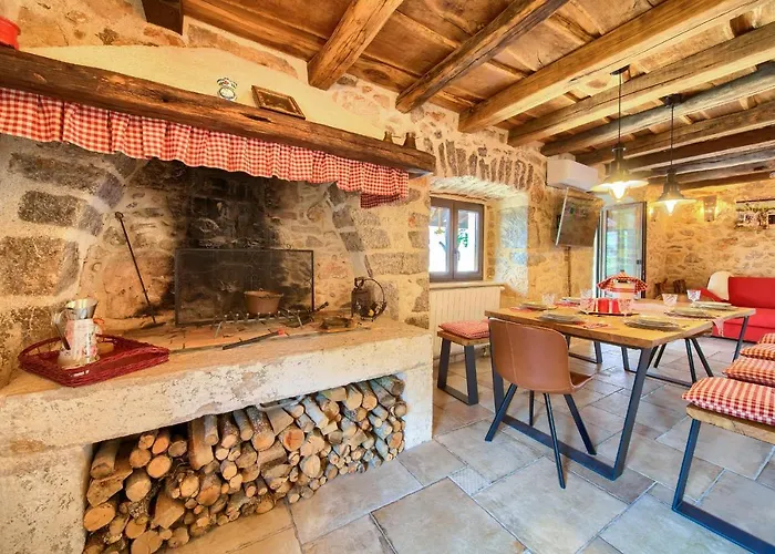 House Ursa Casă la țară