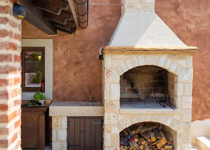 Casă la țară House Ursa Pinezići