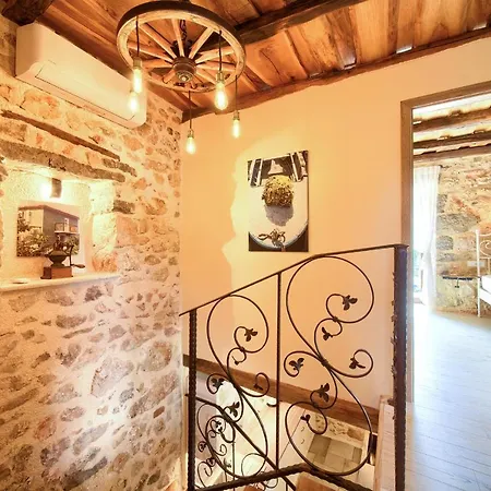 House Ursa منزل ريفي