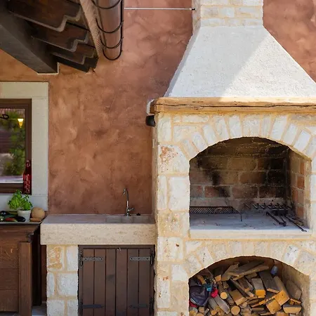 Landhaus House Ursa With Heated Pool Pinezići