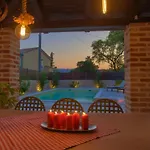 House Ursa With Heated Pool *