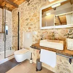 House Ursa With Heated Pool *