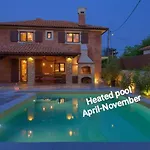 House Ursa With Heated Pool Séjour à la campagne Pinezići