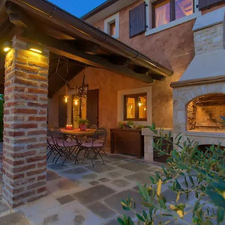 House Ursa With Heated Pool * Pinezići